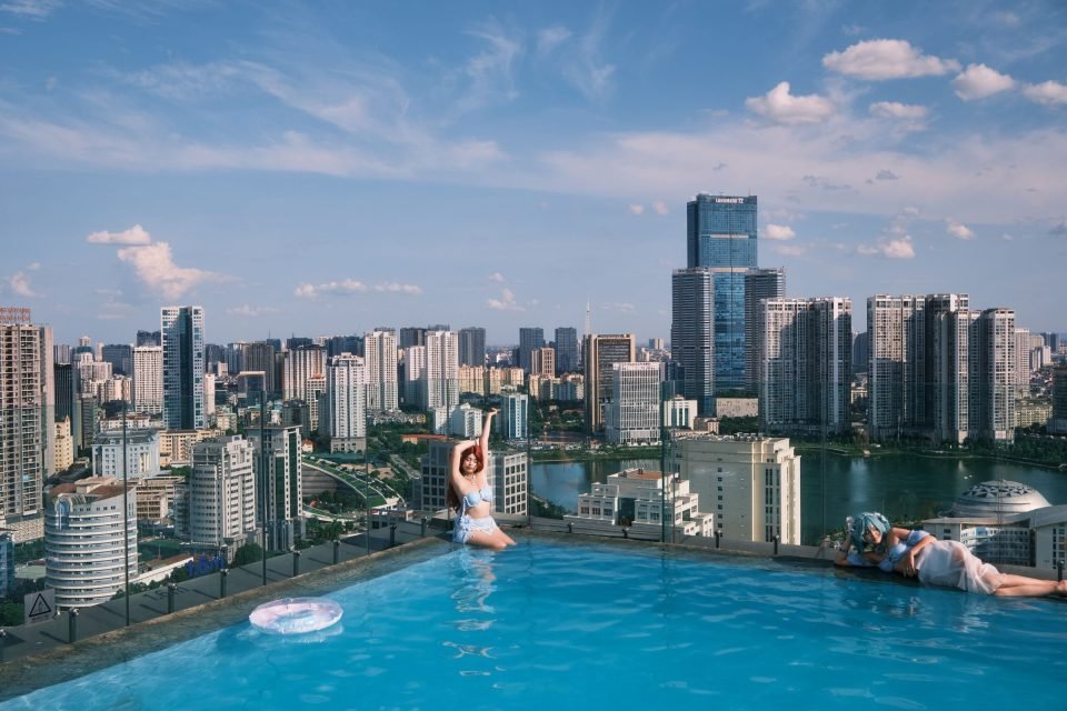 Zoyo Aurelia — Rooftop infinity pool