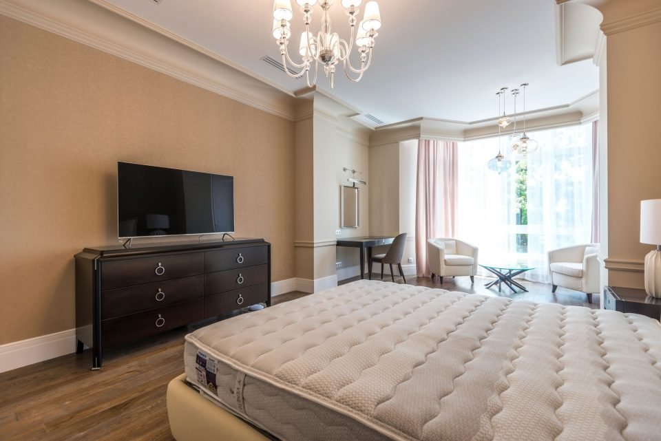 Zoyo The Crest — Bedroom